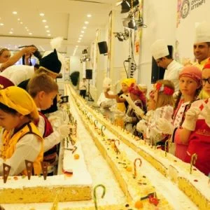 تركيا.. إعداد كعكة بطول 633 مترًا لدخول “غينيس”