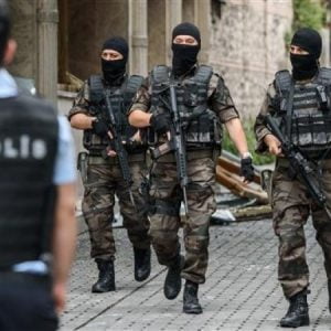 السلطات التركية توقف 3 عراقيين بشبهة الانتماء لـ”داعش”