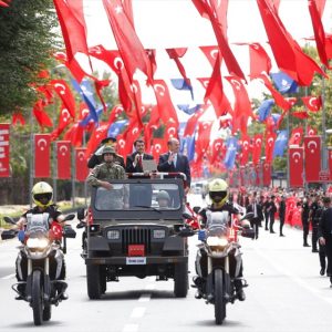 عرض عسكري بإسطنبول في الذكرى الـ 95 لعيد النصر
