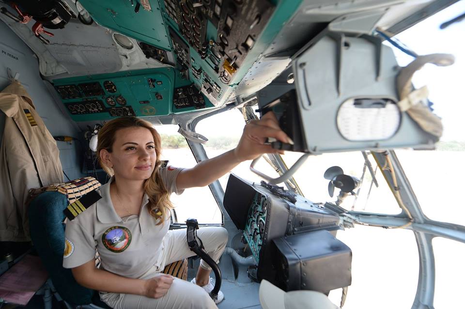 أول قائدة لطائرة مكافحة الحرائق في تركيا 3