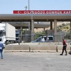 قيود جديدة على معبر “باب الهوى”