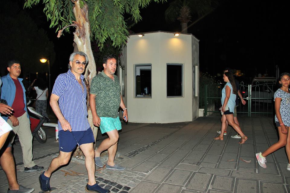 "بن طلال" يتجول في شوارع بودروم التركية برفقة 40 حارس 5