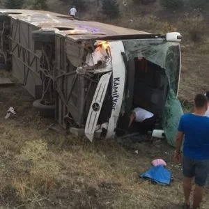 مقتل 4 اشخاص في انقلاب حافلة في تركيا