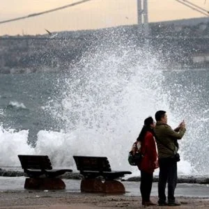 تحذير من عاصفة في بحر مرمرة