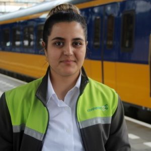 “عائشة” التركية.. أصغر قائدة قطار في هولندا