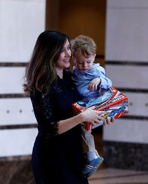 أردوغان يقدّم هدية لابن السفيرة الأسترالية 1