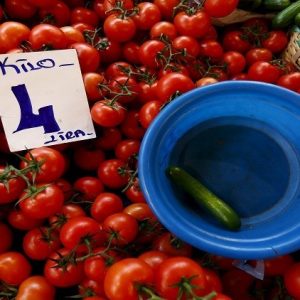 انقرة تهدد باتخاذ “اجراءات” اذا لم ترفع موسكو الحظر عن الطماطم
