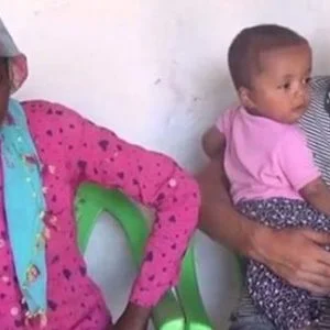 شاب تركي يتزوج من فتاة اوغندية تتحدث 9 لغات.. وهذا هو عملها