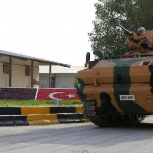 فضيحة اماراتية: الجيش التركي يعلن حظر التجول في قطر