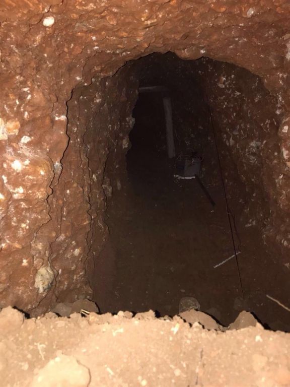 تركيا تكتشف نفقا ممتدا نحو الحدود السورية 2 تركيا تكتشف نفقا ممتدا نحو الحدود السورية 1