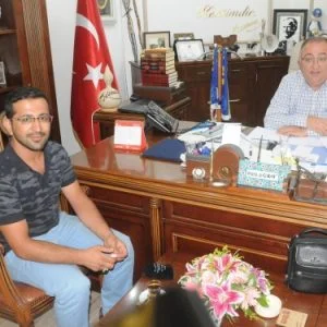 بلدية تركية تكرم مواطن “ذهباً”.. عثر على 20 ألف ليرة وسلمها لصاحبها