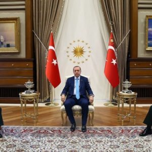 اردوغان يستقبل رئيس الاركان الايراني في العاصمة انقرة
