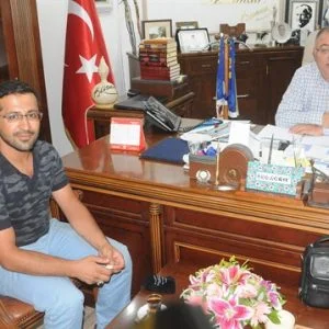 بلدية تركية تكرم مواطنًا عثر على 20 ألف ليرة وسلمها لصاحبها