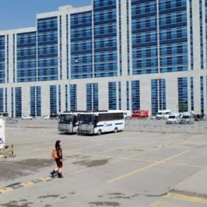 اطلاق نار امام قصر العدل في اسطنبول