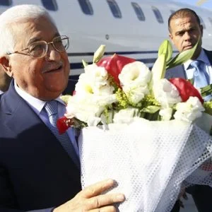 أردوغان يستقبل عباس في المجمع الرئاسي