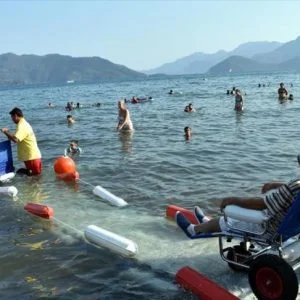 تركيا تفتتح شاطئين خاصين بالمعاقين