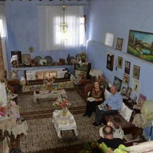 مسنة تركية تعيش مع التاريخ في منزل عمره 600 عام