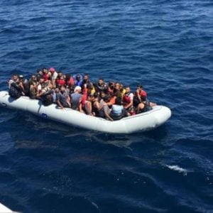 خفر السواحل يضبط 118 مهاجرا غير قانوني في بحر إيجة