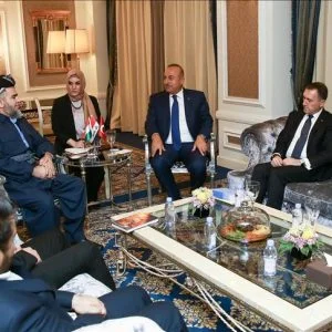 جاويش أوغلو يلتقي زعيم “الجماعة الإسلامية” بالإقليم الكردي في العراق