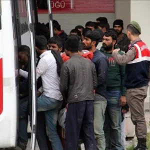 ضبط 203 أجانب تسلّلوا إلى تركيا عبر إيران