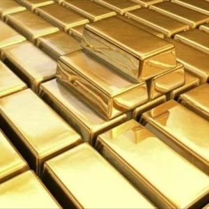 الذهب يكسر حاجز 1300 دولار في بداية تعاملات الأسبوع