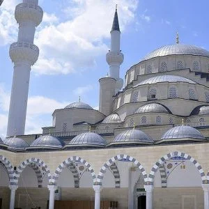 “الديانة التركي” يبحث التعاون والشراكة مع جامعة يمنية