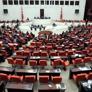 جلسة طارئة للبرلمان التركي تبحث تمديد عمليات الجيش بالعراق وسوريا