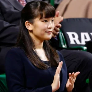 أميرة يابانية تتزوج شابا من العامة وتترك العائلة الإمبراطورية