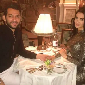 بمناسبة ذكرى لقائهما الاول.. مراد يلدريم يهدي زوجته المغربية هذه الهدية