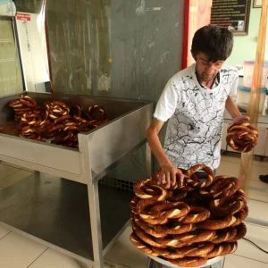 كيف نأكل اللحوم وهم جائعون؟.بائع تركي يتبرع بمكسب يومين لمسلمي أراكان