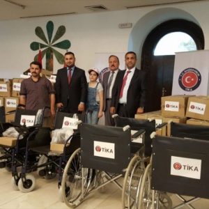 تيكا التركية تقدم مساعدات إنسانية إلى العراق وكولومبيا