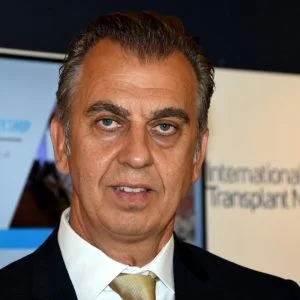 بينهم بروفيسور تركي…”الأطباء الطائرون” المختصّون بزراعة الكبد ينقلون خبراتهم للعالم