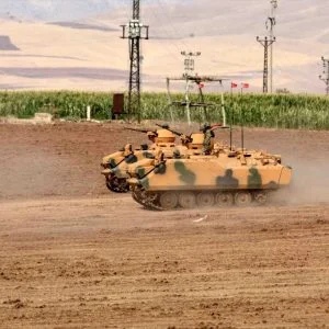 الجيش التركي يواصل مناوراته العسكرية على الحدود العراقية “صور”