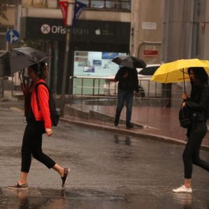 أمطار غزيرة تهطل على إسطنبول