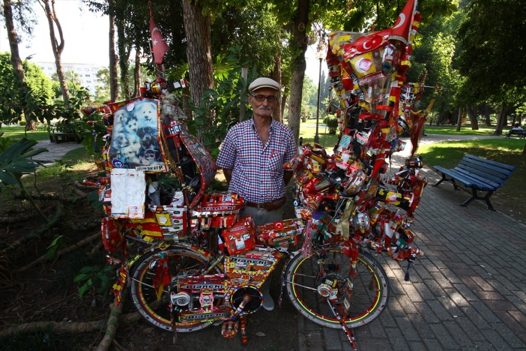 بالصور.. تركي يحول دراجته الهوائية الى سيّارة 1