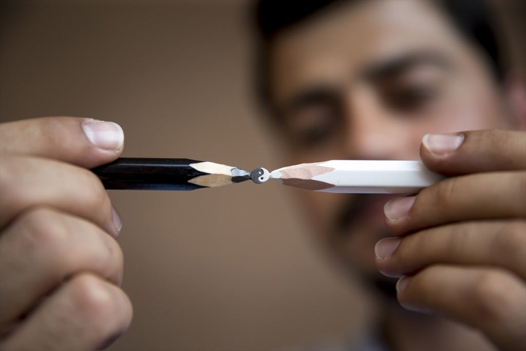 بالصور.. تركي يبدع في النحت على أقلام الرصاص 41