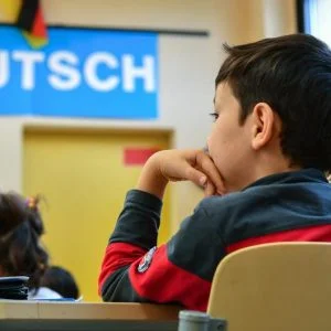 غالبيتهم أتراك..السلطات الألمانية تسحب أكثر من 84 ألف طفل من أسرهم