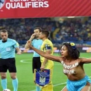 عاريات “فيمين”: أردوغان قاتل