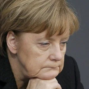 ميركل: يتحتم على اللاجئين غير الرسميين مغادرة البلاد