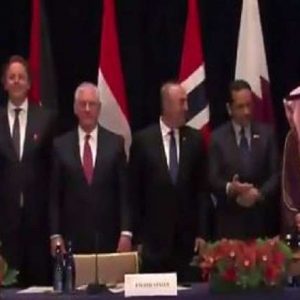 دعوة من جاويش اوغلو .. هل صافح وزير خارجية قطر نظيره السعودي “فيديو”