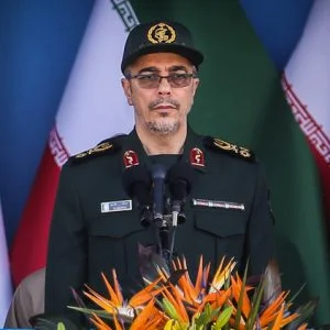 الجيش الإيراني يكشف عن الدولة التي تقف وراء استفتاء الاقليم الكردي