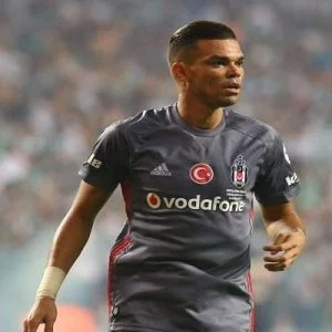 البرتغالي بيبي: بإمكان بشيكطاش كتابة التاريخ في أبطال أوروبا