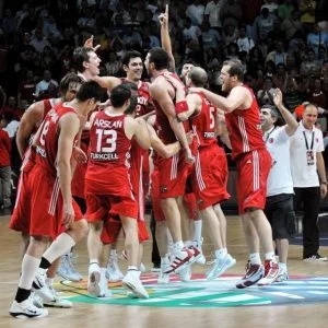 تركيا تضع قدمًا في ثمن نهائي بطولة أوروبا