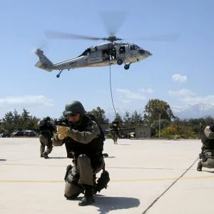 تركيا ترسل قوات خاصة الى الحدود السورية