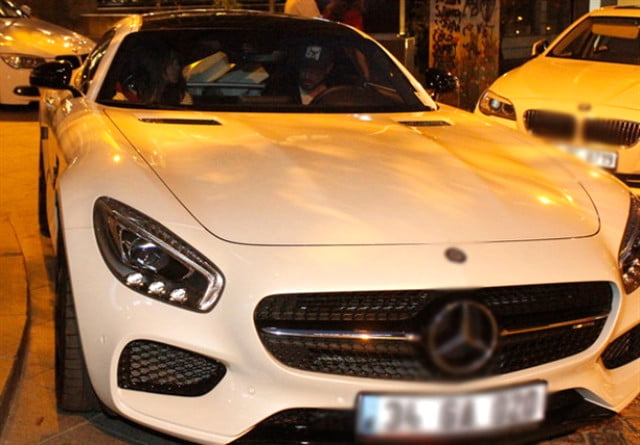 بالصور.. "مراد بوز" يشتري لعبته الجديدة بـ 1.2 مليون ليرة تركية 3