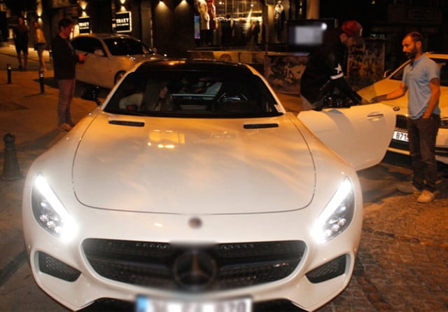 بالصور.. "مراد بوز" يشتري لعبته الجديدة بـ 1.2 مليون ليرة تركية 5