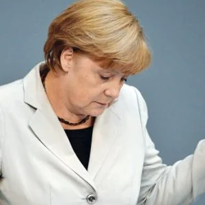 ميركل: لا اصلى من اجل الانتخابات،، ومارتن شولتز يقول انه لا يقامر ولم يلعب اليانصيب