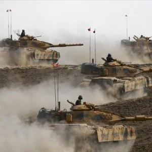 الجيش التركي يواصل مناوراته العسكرية قرب الحدود العراقية