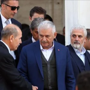 يلدريم يؤدي صلاة العيد في إسطنبول