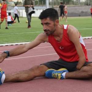 نسيم أونار .. عدّاء تركي يتحدى إعاقته ويحصد 30 ميدالية